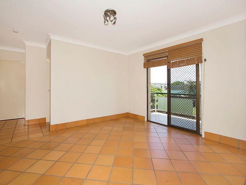 2/11 Bunya Street, Greenslopes QLD 4120