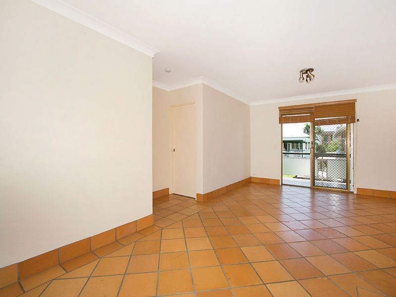 2/11 Bunya Street, Greenslopes QLD 4120