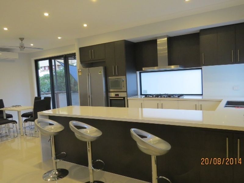 96 Bromley St, Kangaroo Point QLD 4169