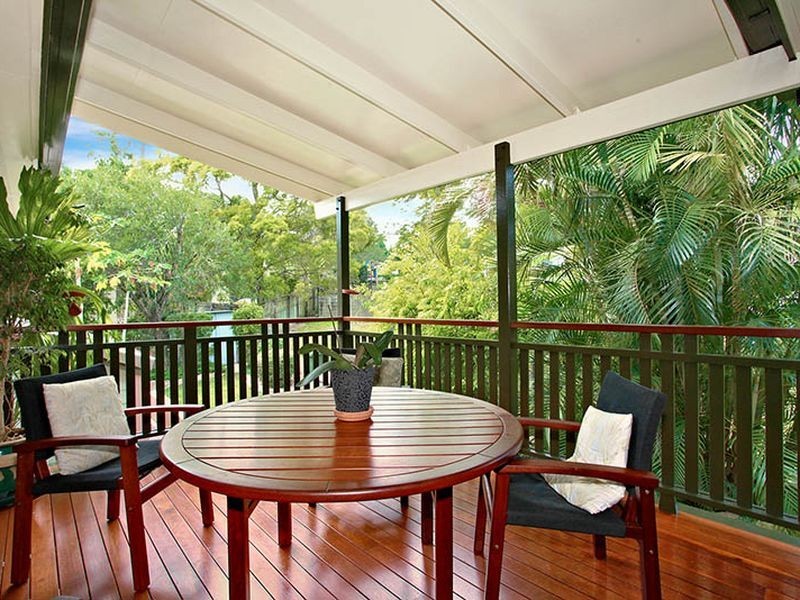 10 Aruma Street, Holland Park West QLD 4121