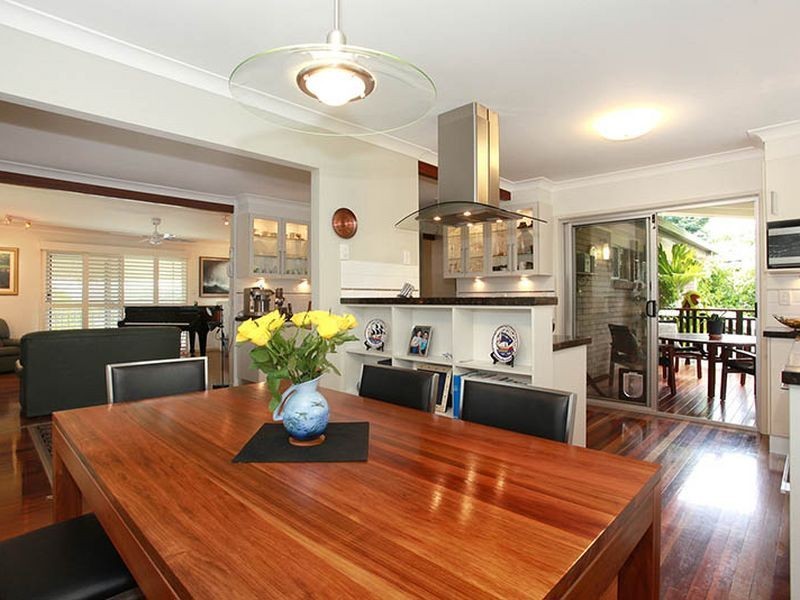 10 Aruma Street, Holland Park West QLD 4121