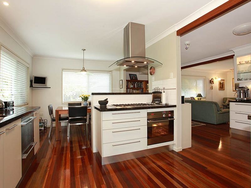 10 Aruma Street, Holland Park West QLD 4121