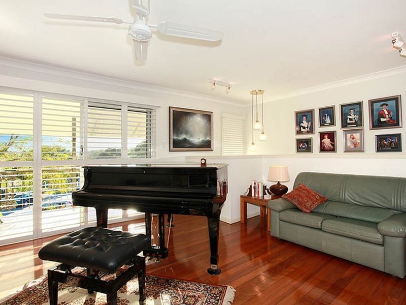 10 Aruma Street, Holland Park West QLD 4121