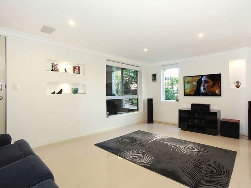 10 Aruma Street, Holland Park West QLD 4121