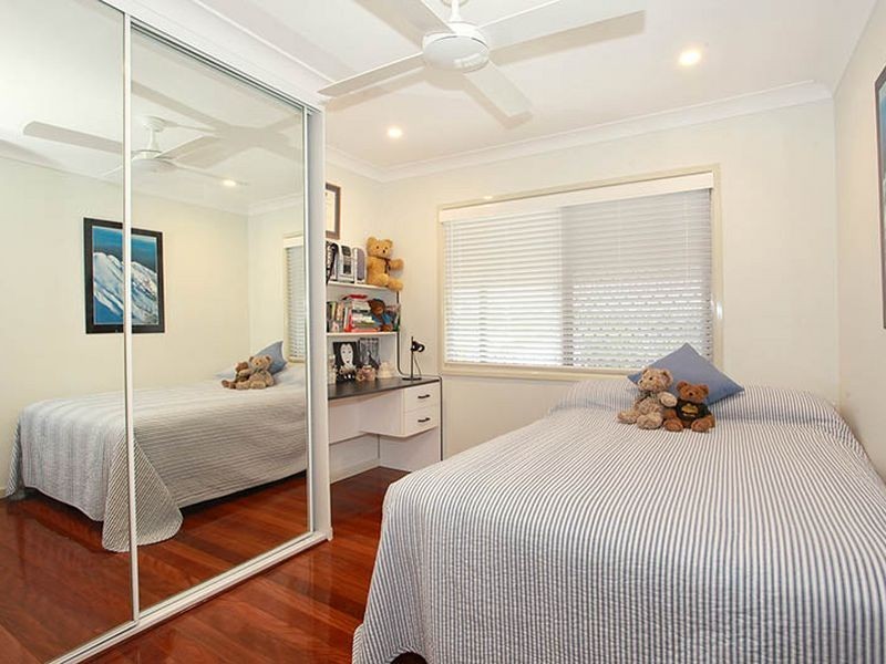 10 Aruma Street, Holland Park West QLD 4121