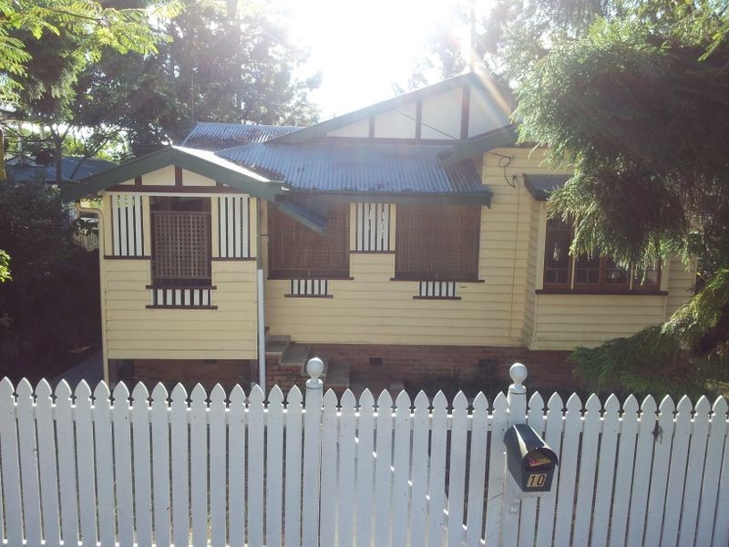 10 Love, Holland Park QLD 4121