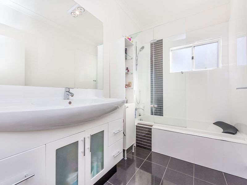 23 Newnham Rd, Mount Gravatt East QLD 4122