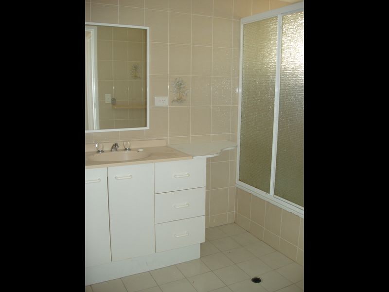 4/70 Wellington St, Coorparoo QLD 4151