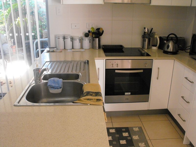 2/45 Burlington St, Holland Park QLD 4121