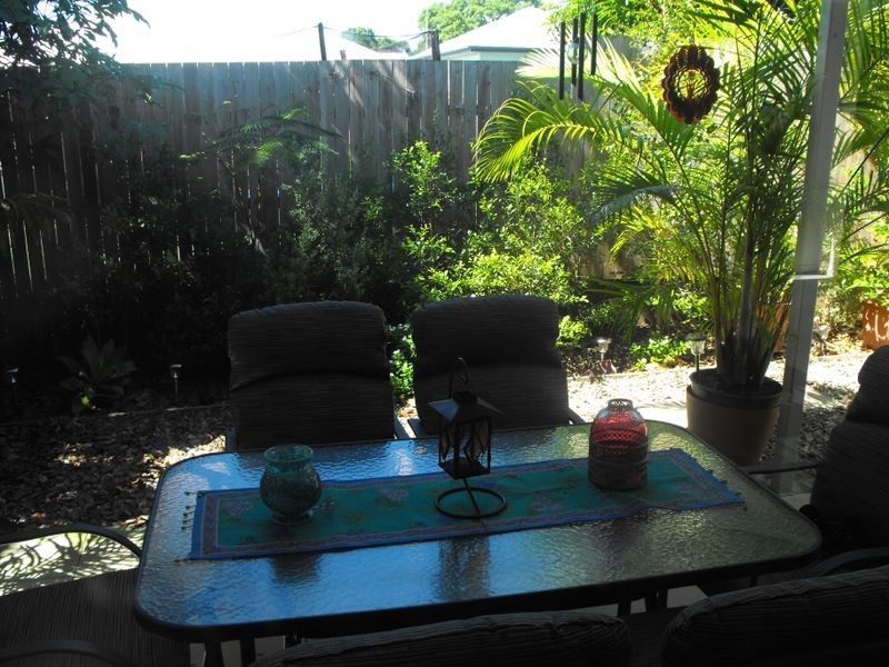 2/45 Burlington St, Holland Park QLD 4121