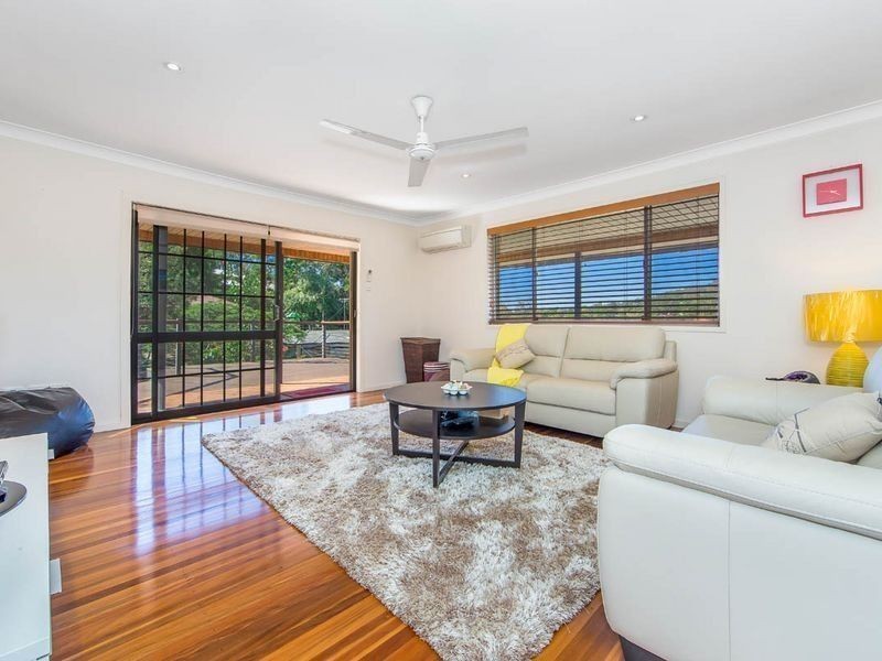 16 Flynn Street, Holland Park West QLD 4121