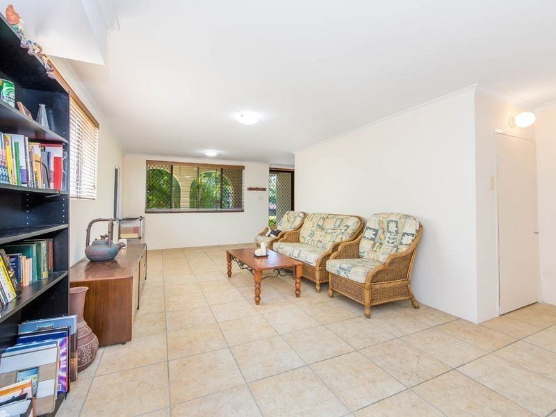 16 Flynn Street, Holland Park West QLD 4121