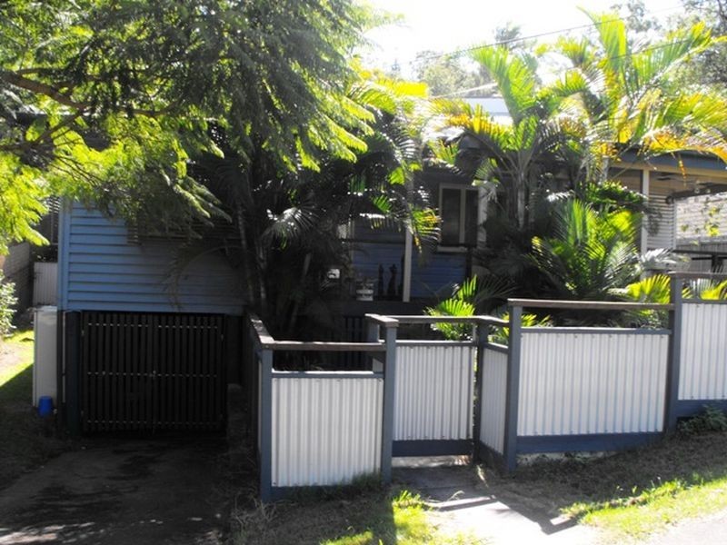 98 Nursery Rd, Holland Park QLD 4121