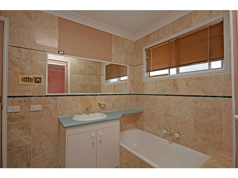 1 Primrose Place, Regency Downs QLD 4341