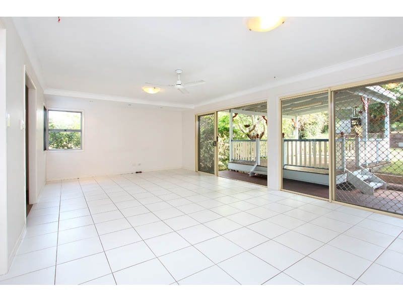 32 Abbotsleigh Street, Holland Park QLD 4121