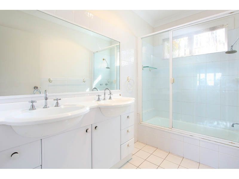 32 Abbotsleigh Street, Holland Park QLD 4121