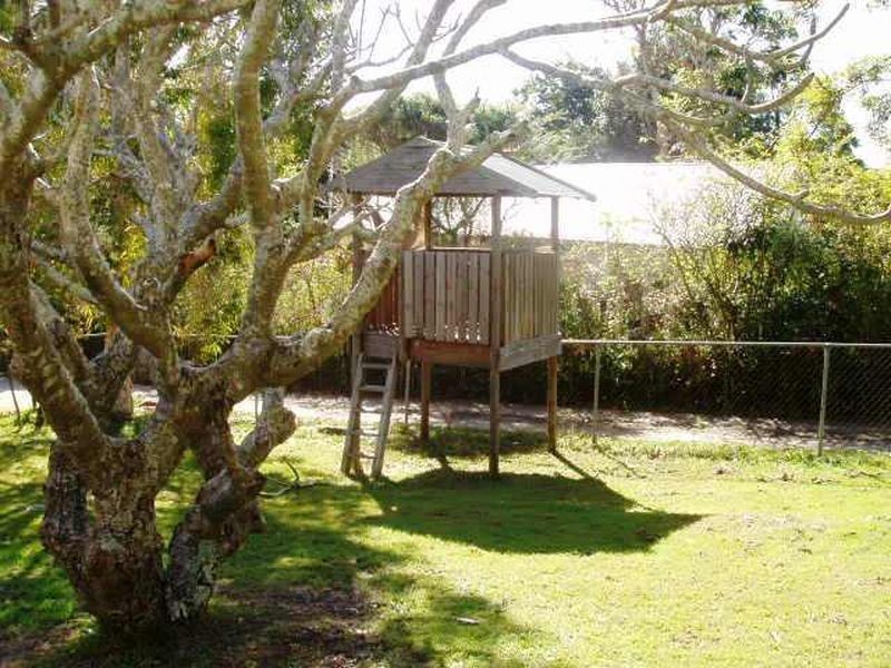 41 Palm Ave, Holland Park QLD 4121