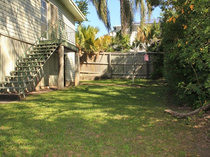 2/23 Rowsley Street, Greenslopes QLD 4120