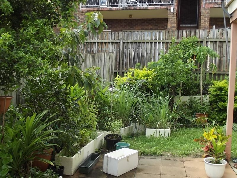 4/10 Rolle St, Holland Park West QLD 4121