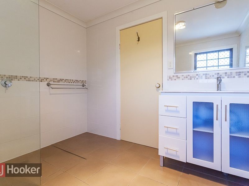 727 Cavendish Rd, Holland Park QLD 4121