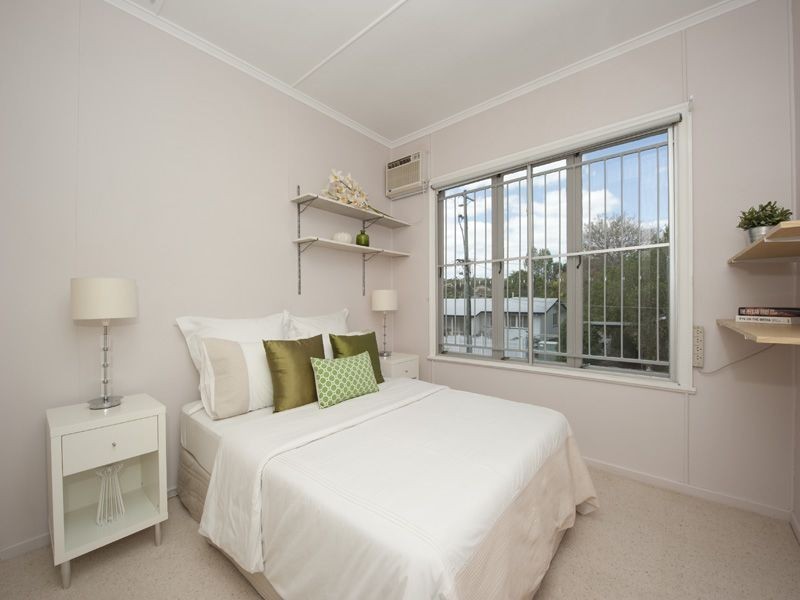 27 Messines Ridge Rd, Tarragindi QLD 4121