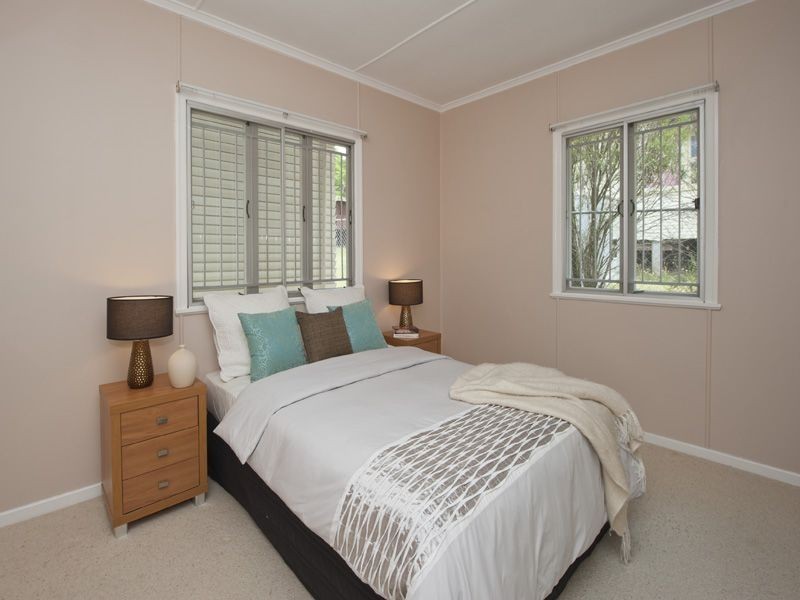 27 Messines Ridge Rd, Tarragindi QLD 4121
