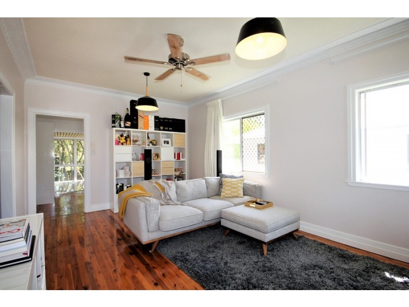 70 Sunshine Avenue, Tarragindi QLD 4121