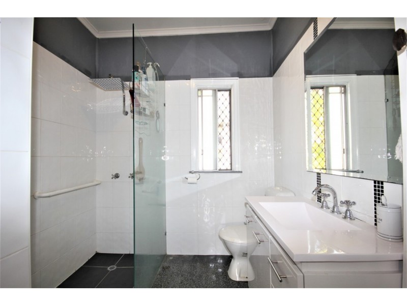 70 Sunshine Avenue, Tarragindi QLD 4121