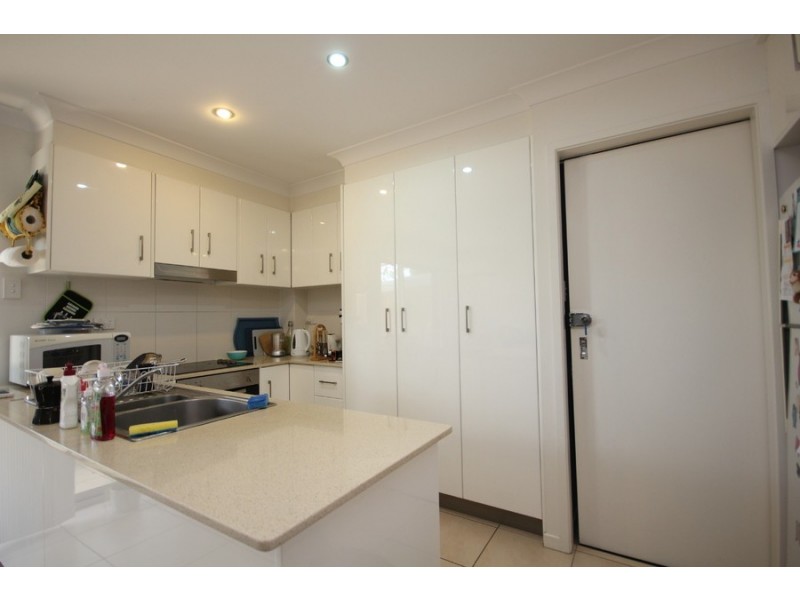 2/45 Burlington Street, Holland Park QLD 4121