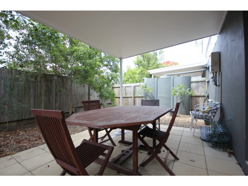 2/45 Burlington Street, Holland Park QLD 4121