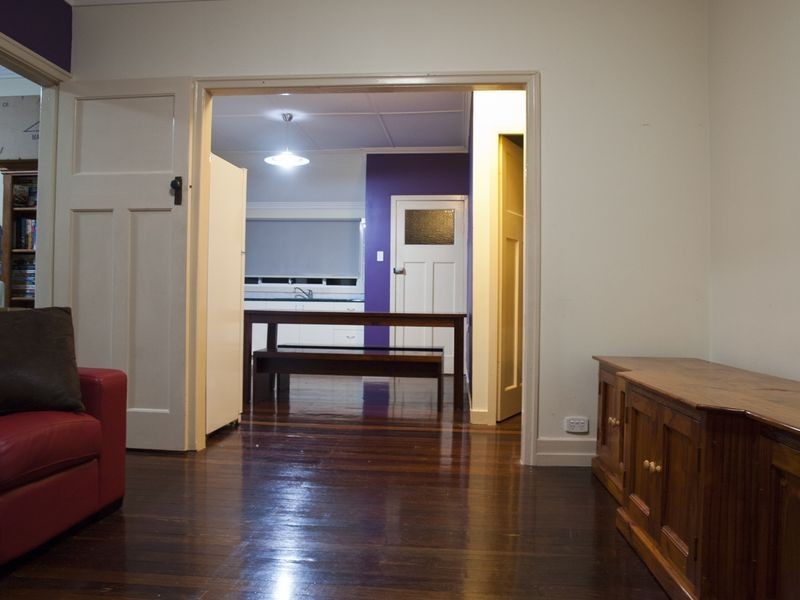 90 Holland Rd, Holland Park QLD 4121