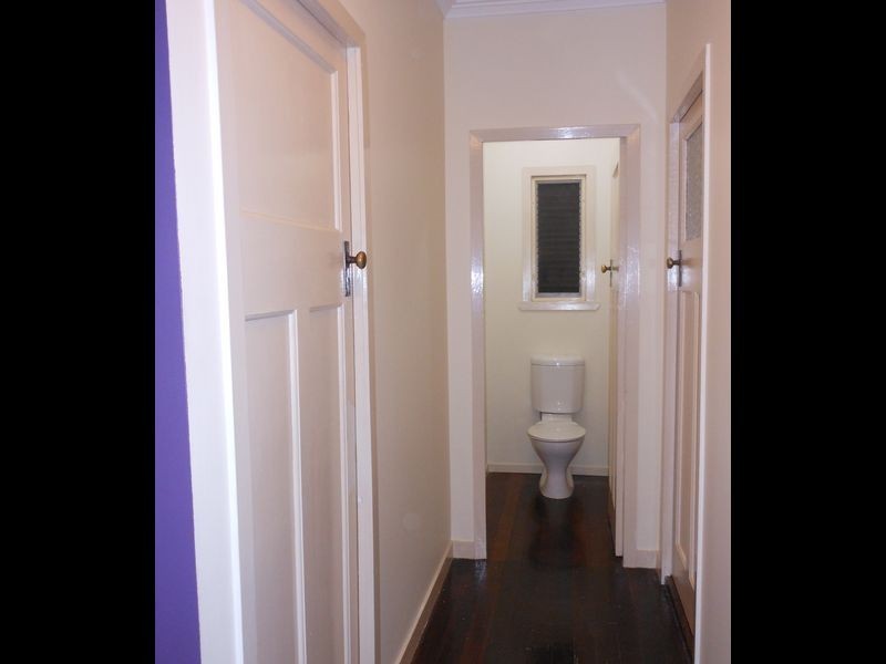 90 Holland Rd, Holland Park QLD 4121