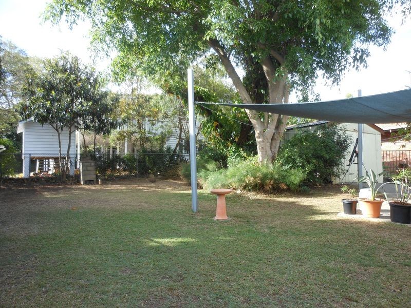 90 Holland Rd, Holland Park QLD 4121
