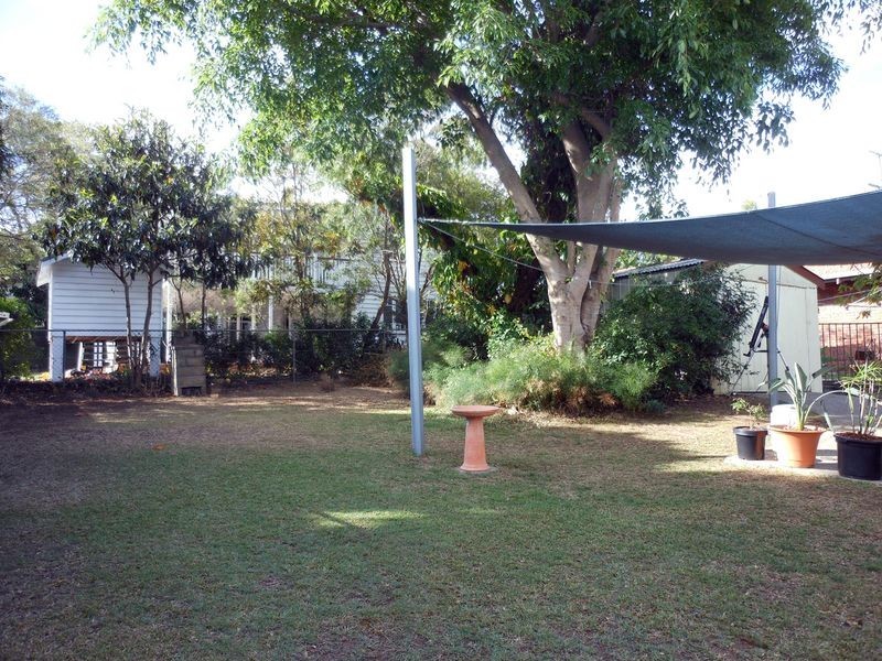 90 Holland Rd, Holland Park QLD 4121