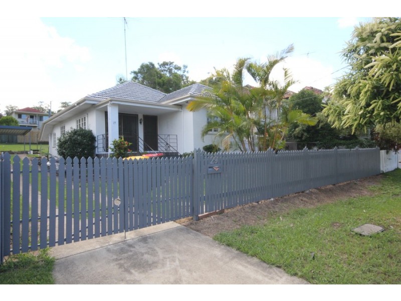 29 Iris Street, Holland Park West QLD 4121