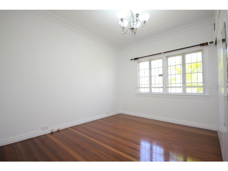 29 Iris Street, Holland Park West QLD 4121