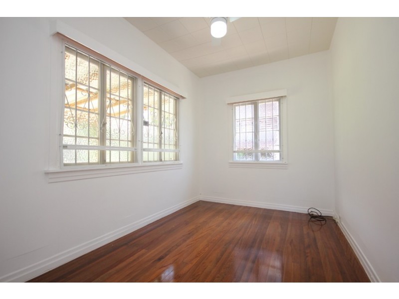 29 Iris Street, Holland Park West QLD 4121