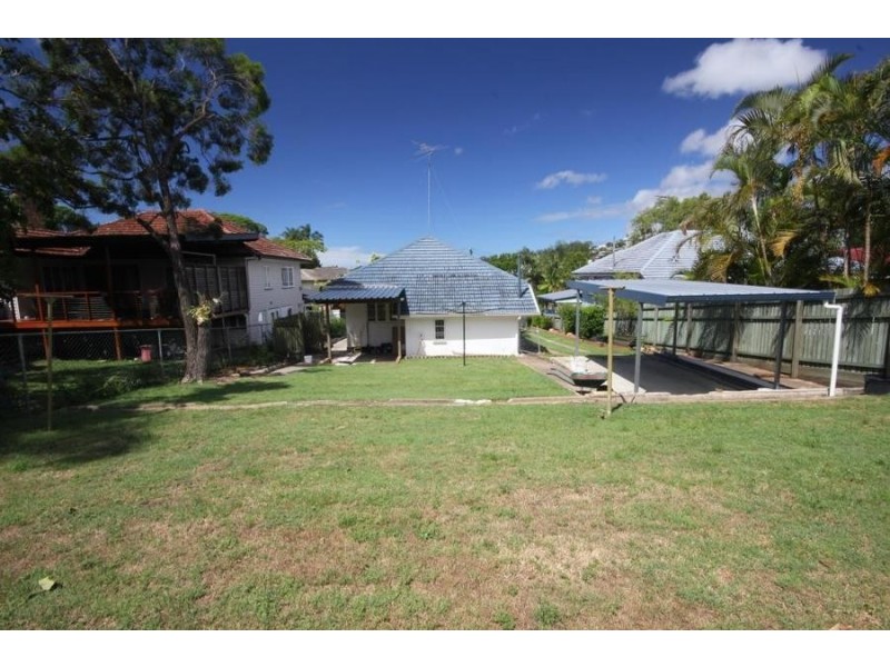 29 Iris Street, Holland Park West QLD 4121
