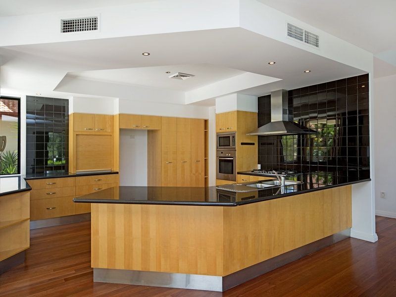2102 CARLTON CLOSE, Hope Island QLD 4212