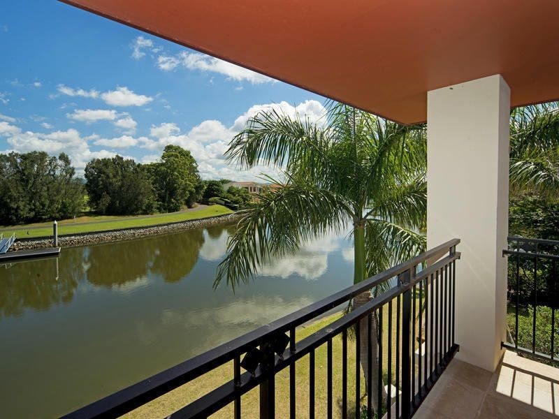 2102 CARLTON CLOSE, Hope Island QLD 4212