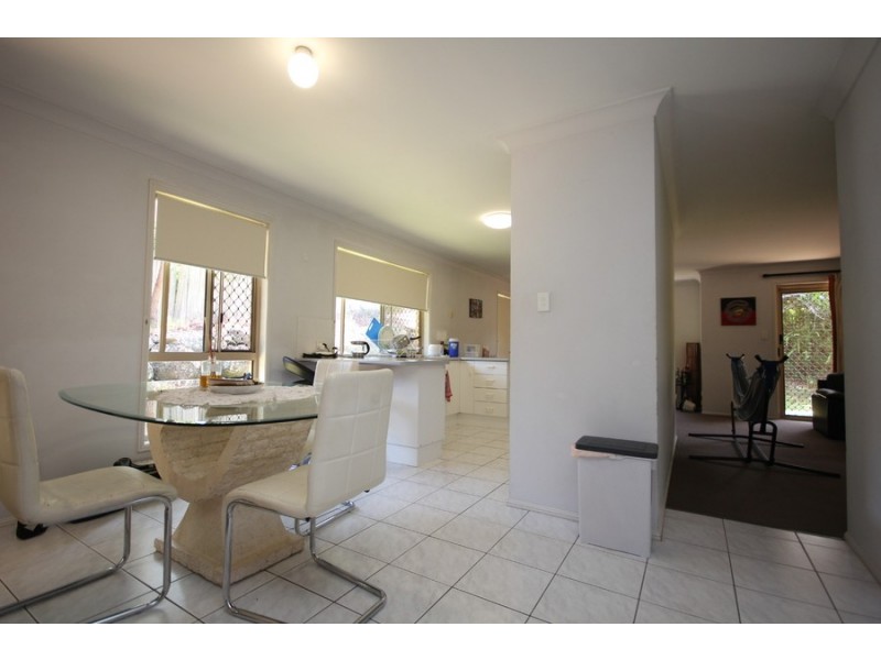 16 Mitchell Place, Belmont QLD 4153