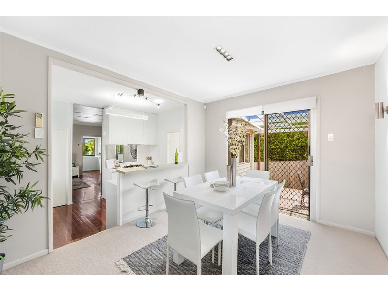 52 Palm Avenue, Holland Park West QLD 4121