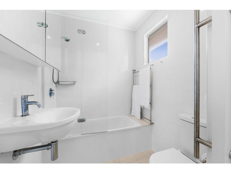 52 Palm Avenue, Holland Park West QLD 4121