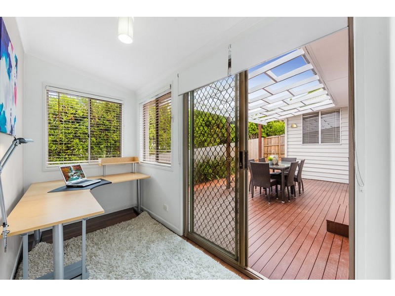 52 Palm Avenue, Holland Park West QLD 4121