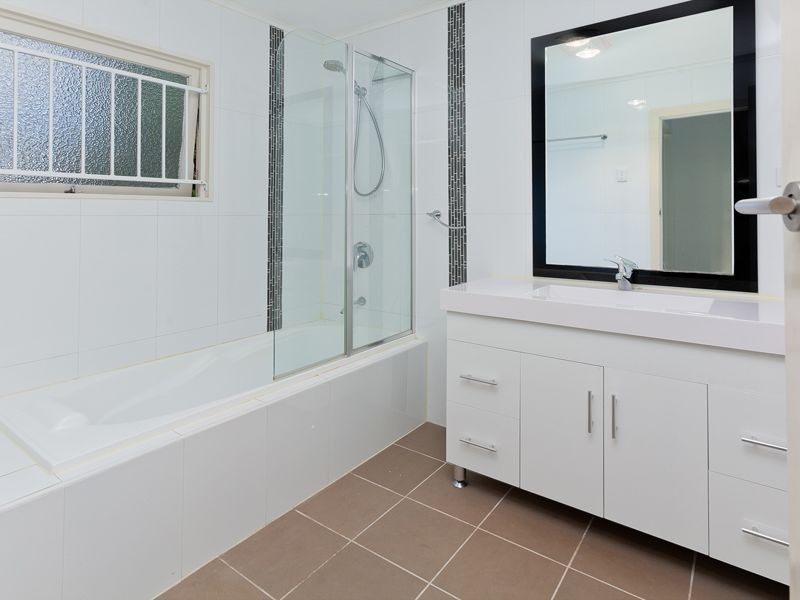 48 Grunert, Holland Park QLD 4121