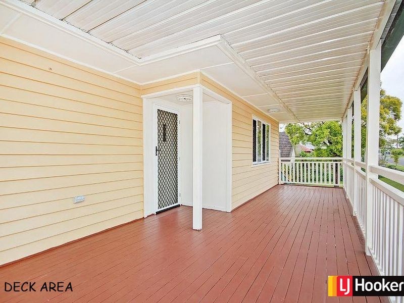 27D Roscoe St, Holland Park QLD 4121