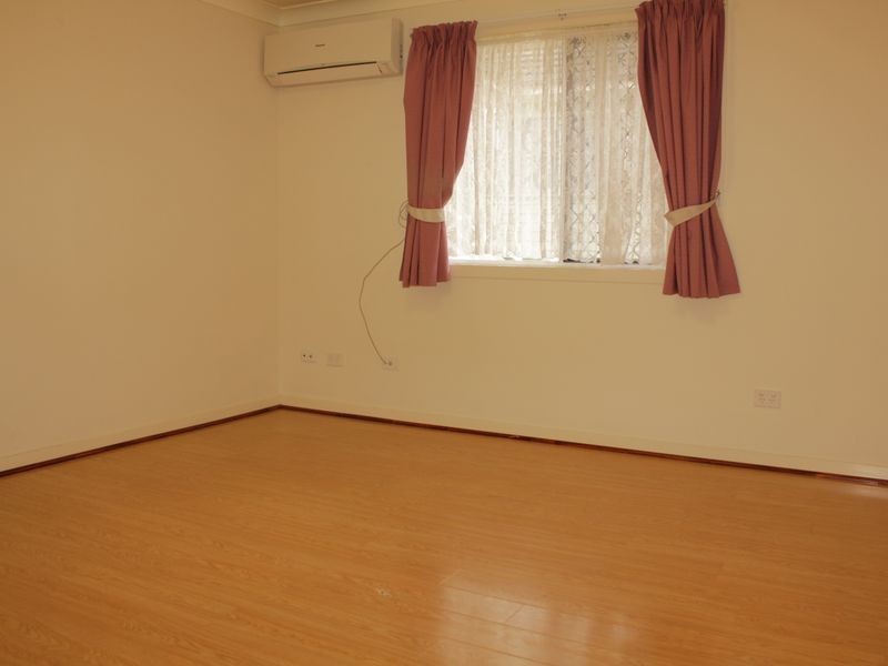 27b Roscoe St, Holland Park QLD 4121