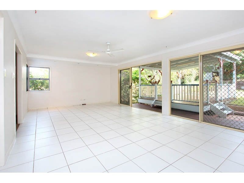 32 Abbotsleigh Street, Holland Park QLD 4121