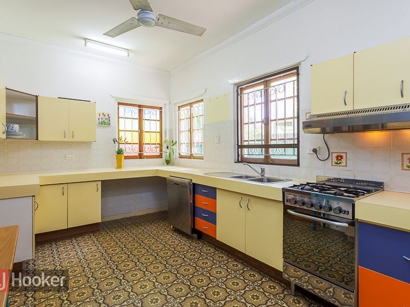 727 Cavendish Rd, Holland Park QLD 4121