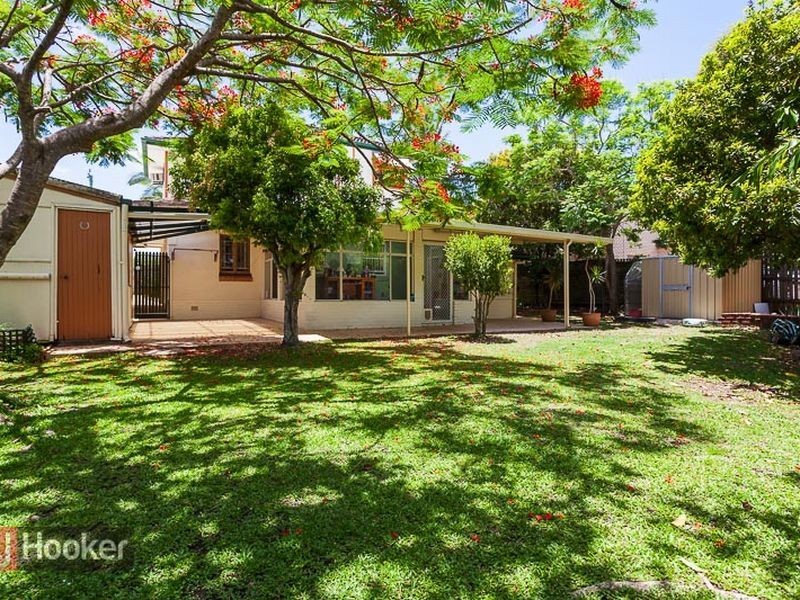 727 Cavendish Rd, Holland Park QLD 4121